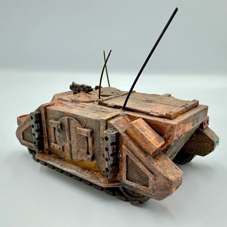 Warhammer 40K Space Marine Tank, Superbly Painted - Imagem 2 de 4