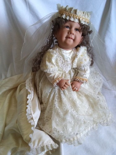 1993 PAT SECRIST Giggle Doll-Vtg Wedding Dress LongTrain Veil Realistic Weighted