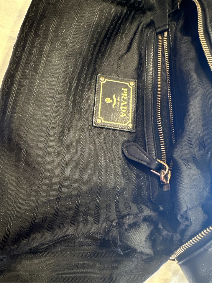 Auténtico bolso de hombro de cuero negro Prada Foto 4 de 4