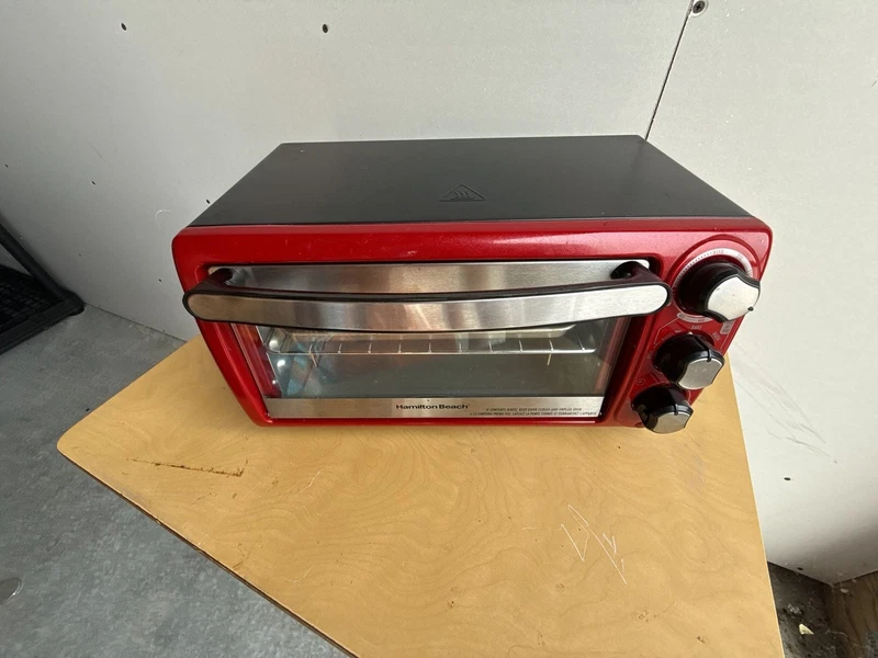 Hamilton Beach 4-Slice Toaster Oven Red