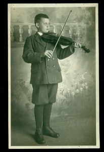 1909 Photo postcard Young violinist W.F. Niebel studio  Reading PA