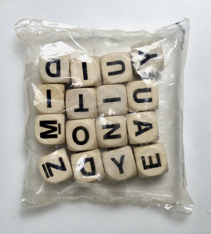 Parker Brothers BOGGLE Complete Word Finding Game 1977 Letters Still In Plastic - image 3 of 4