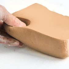 Modelliermasse aus Töpferton zum Töpfern auf der Töpferscheibe, Formen,