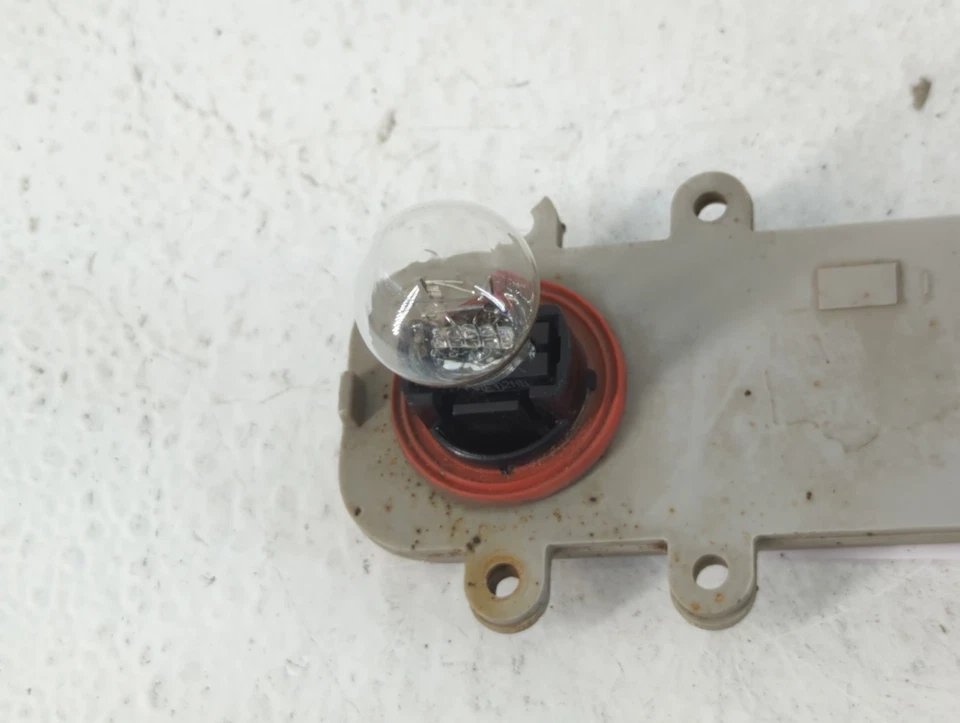 Luz de freno tapa central trasera Chevrolet Trail Blazer XQ9C1 Foto 2 de 4