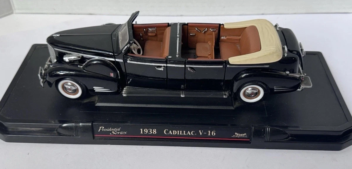 Road Signature Cadillac Contemporary Manufacture Diecast