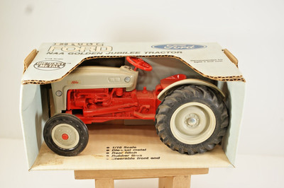 T61 - Die Cast Metal Ford Tractor, Ertl, NAA Golden Jubilee Tractor 1:16 NIB