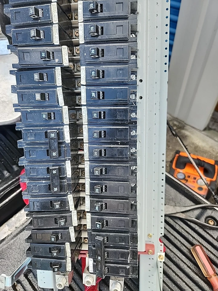  面板带断路器 (37)  — 第 4/4 张图片