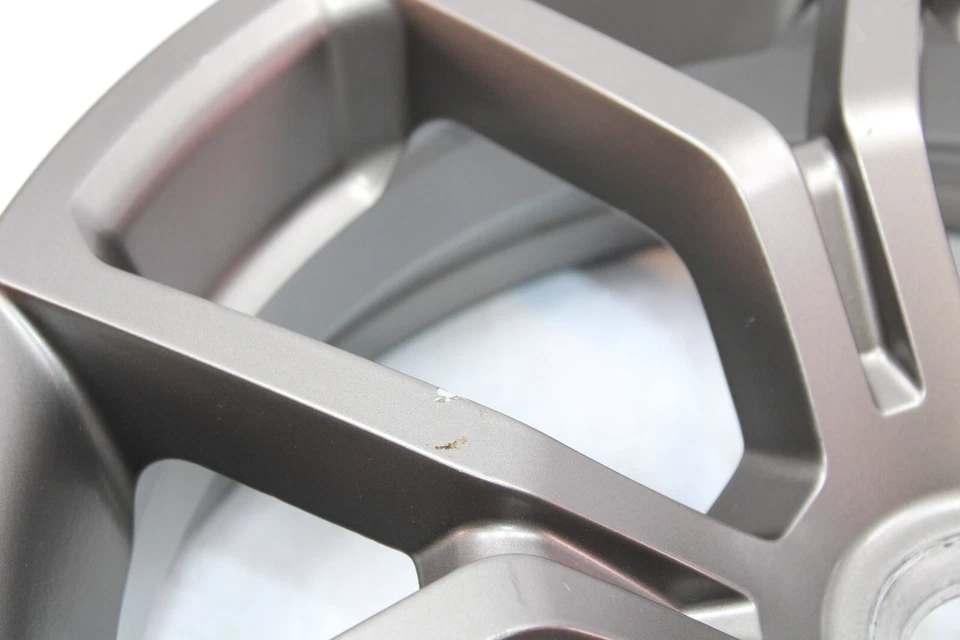 Llanta Can-Am Ryker 600-900 2023-2024 OEM PLATINO PLATA 16 PULGADAS 705503373 Foto 2 de 4