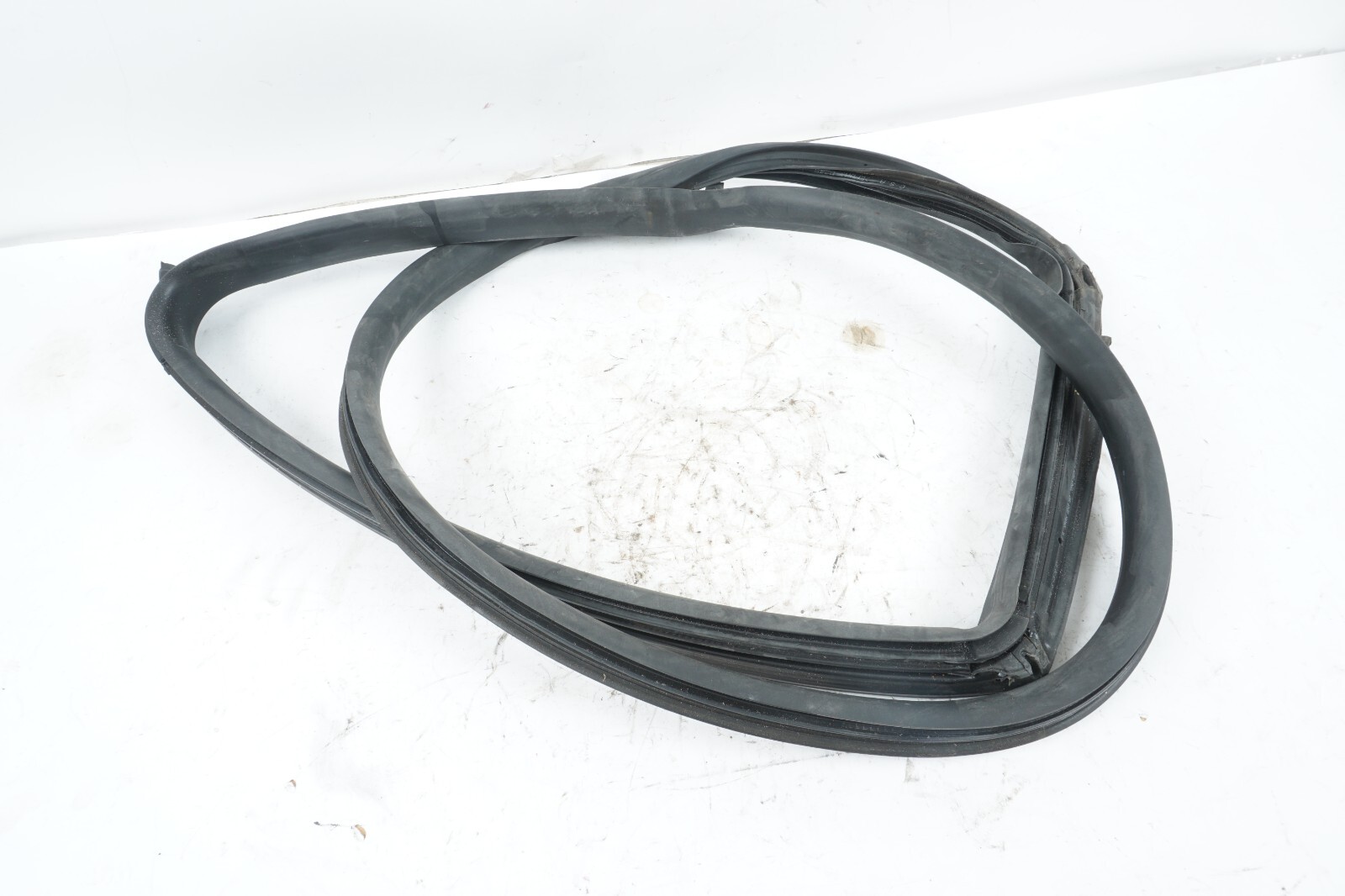 14 -20 MASERATI QUATTROPORTE REAR LEFT DRIVER SIDE DOOR WEATHERSTRIP SEAL OEM