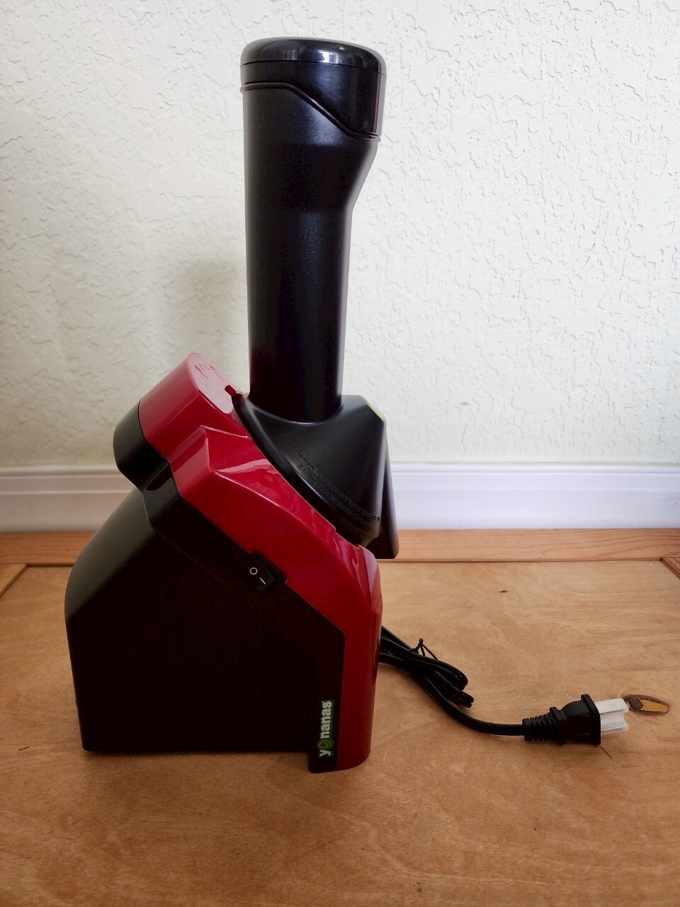 Yonanas 902RD Classic Vegan Non-Dairy Frozen Fruit Dessert Maker