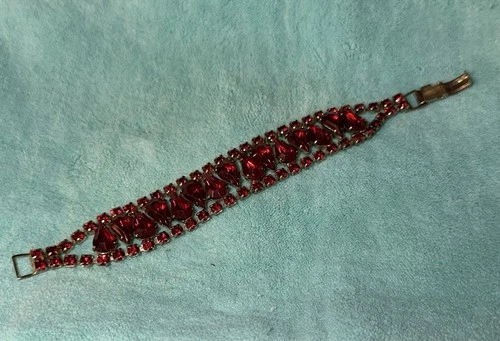 Vintage Ruby Red Teardrop Rhinestone Bracelet – 1950s Costume Jewelry