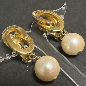 Authentic Gucci Earrings GG Logo GP Pearl Gold Plated Swing Clip On Type Engraved Women
