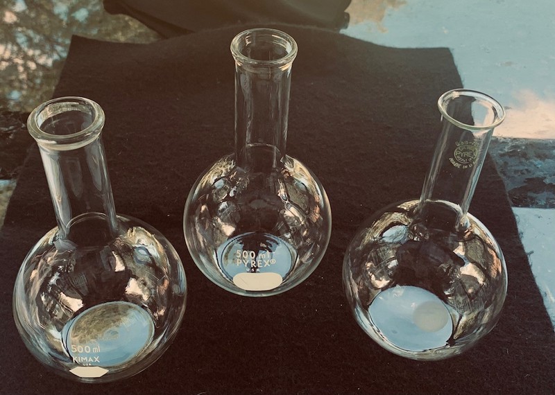 3 - 500-ml PYREX Glass FLAT-BOTTOM FLORENCE FLASKS - New Old Store Stock