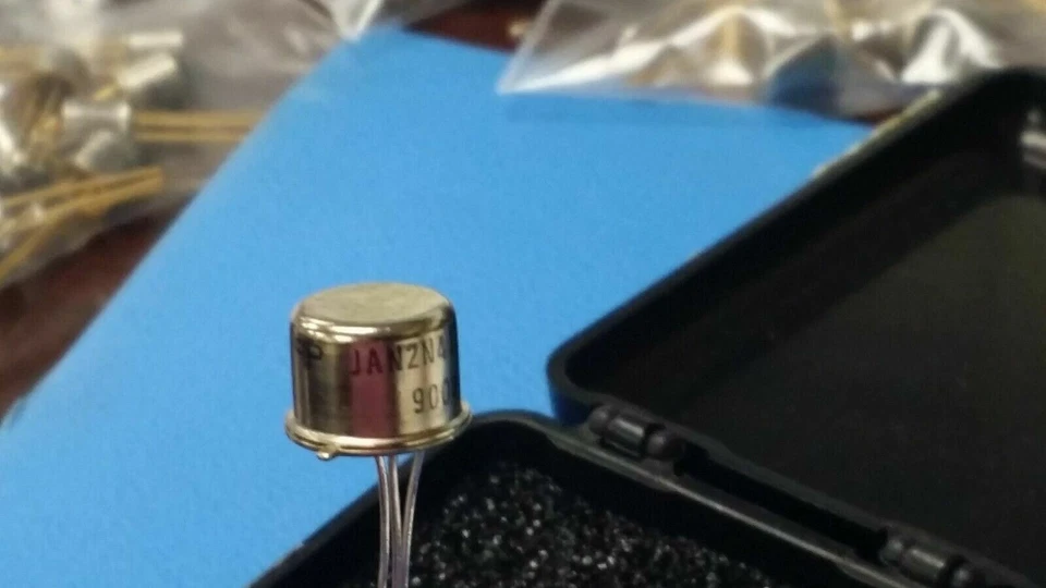 (1 PC) JAN2N4150 Bipolar (BJT) Transistor NPN 70 V 10 A - 1 W TO-5 - Image 2 of 4