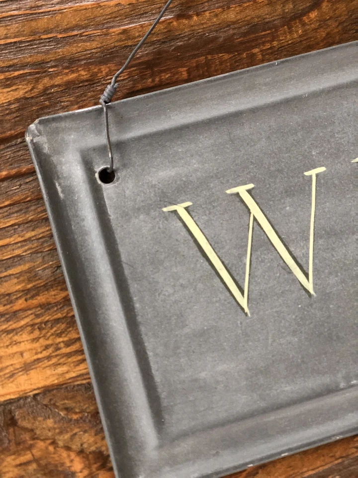 手绘金属欢迎标志 - 老锌洗金属,钢丝衣架 - 全新带标签 — 第 4/4 张图片