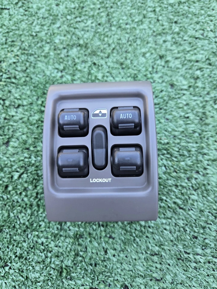 01-05 Interruptor de control de ventana principal Chrysler PT Cruiser color marrón 0UK931L8AA Foto 2 de 4