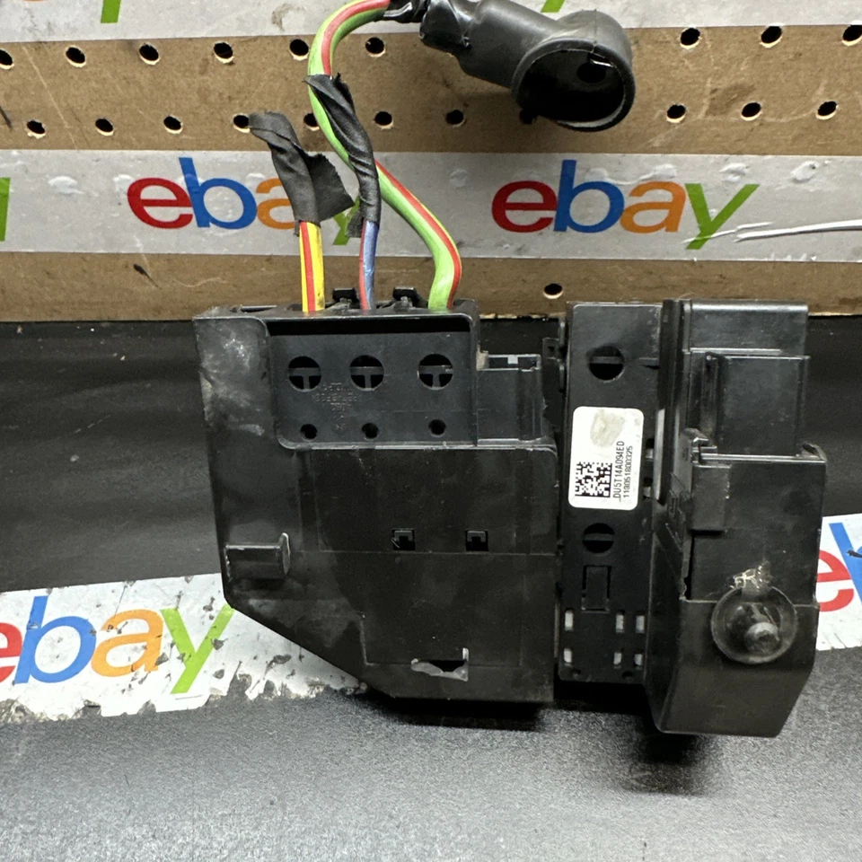 Ford Fusion 2013 caja de fusibles de batería Foto 3 de 4