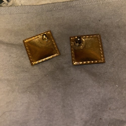 VINTAGE CLOISONNE RETRO Green & RED ENAMEL STUD EARRINGS - Picture 2 of 3