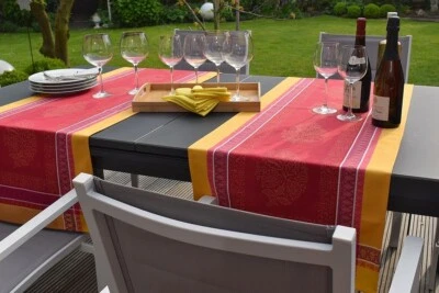 Tischläufer Jacquard Baumwolle 50x160 cm rot gelb Blüten Frankreich Teflonschutz - Bild 1 von 4