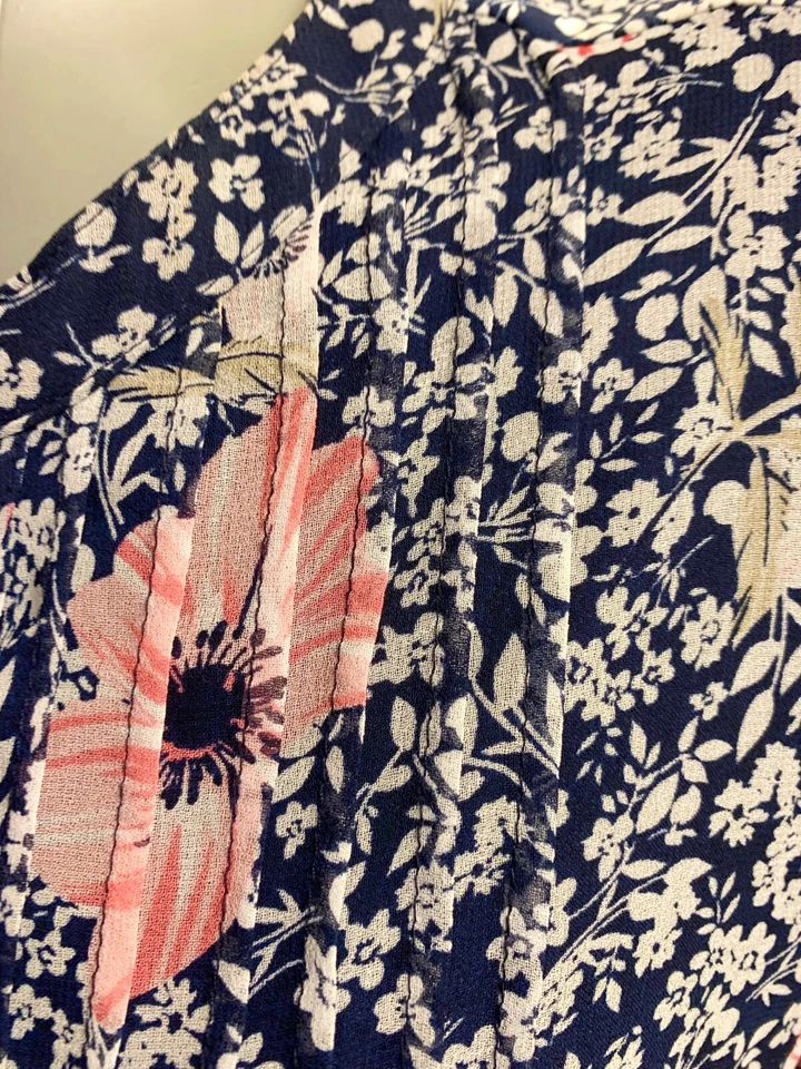 Top pintuck floral azul marino 2X Charter Club para mujer Foto 4 de 4