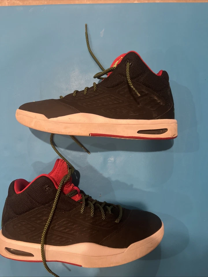 Tamanho 8- Jordan New School preto verde vermelho - Imagem 3 de 4