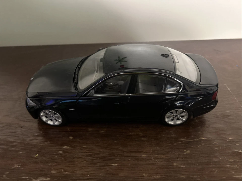 Kyosho BMW 3 Series dealer edition 80430392147 1:18 Poor Condition - Image 2 of 4