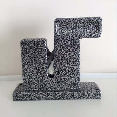 Hübscher Gun Metal & schwarz gehämmerte Oberfläche Arbeitsplatte Chantry Messerschärfer
