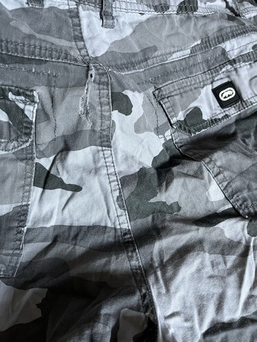Ecko Unltd Y2K Grey/White Camo Cargo Skater Shorts Men’s 40 - Picture 8 of 8