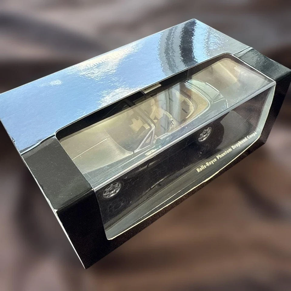 MINICHAMPS 1/43 Rolls-Royce Phantom Drophead Coupe Black Silver Diecast Model - Image 4 of 4