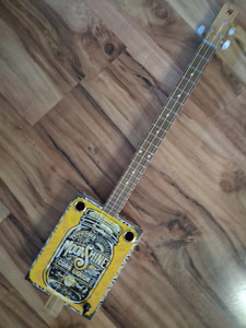 WEEKLYHOUSE CIGAR BOX GUITAR ACOUSTIC ELECTRIC 3 STRING  Moonshine