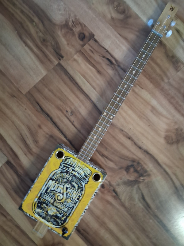WEEKLYHOUSE CIGAR BOX GUITAR ACOUSTIC ELECTRIC 3 STRING  Moonshine