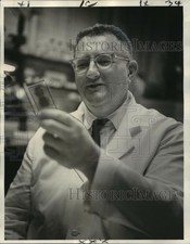 1964 Press Photo Dr. L.M.N. Bach, Professor of Physiology at Tulane University.