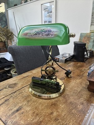 Vintage Bankers Messingfarbene Schreibtischlampe grünes Glas mit echten fliegenden Schotten 