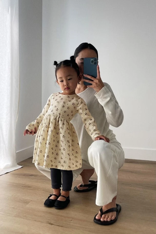 ZARA GIRLS ECRU LONG SLEEVE A LINE DRESS FLORAL PRINT RIBBED PLEATED  5350/509 6 - Image 2 of 4