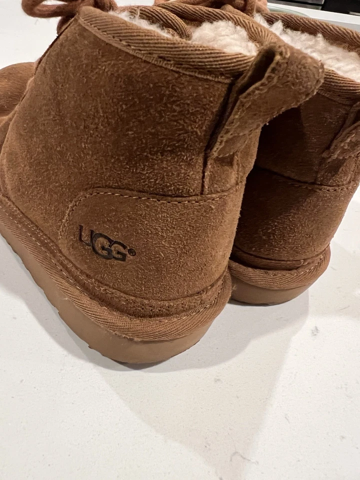 UGG Kids'Lace-Up Suede Chukka Boots Brown Sz 3 - Image 3 of 4