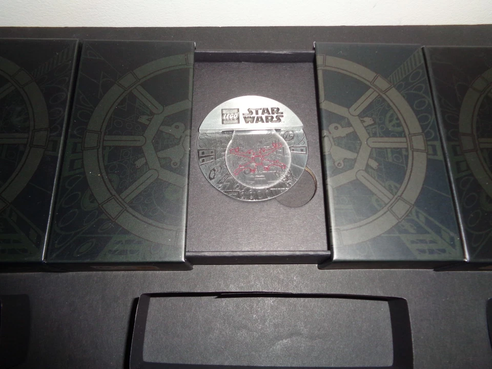 Lego 3 Star Wars 5008818 Collectors Coin and 1 Lego Star Wars 5008899 Coin - Image 3 of 3