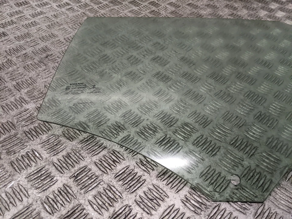 Ventana puerta Volvo V40 D4 SE MK3 5 puertas 2012-2014 (n/s pasajero trasero) Foto 3 de 4