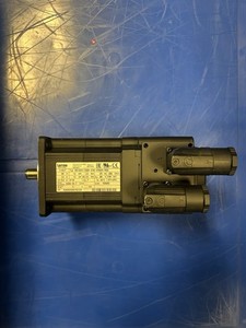 Lenze Servo Motor 1.0kW320V 4050RPM IP54 3.3Nm MCS 09D41-C40B0-B14N-ST5S00N-R0SU