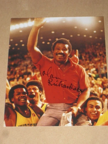 Arkansas Razorbacks NOLAN RICHARDSON Signed 8x10 Photo BASKETBALL AUTOGRAPH