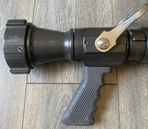 Elkhart Brass Chief 4000-24 Nozzle w/ Pistol Grip Valve - Looks Good - Untested - Picture 10 of 24