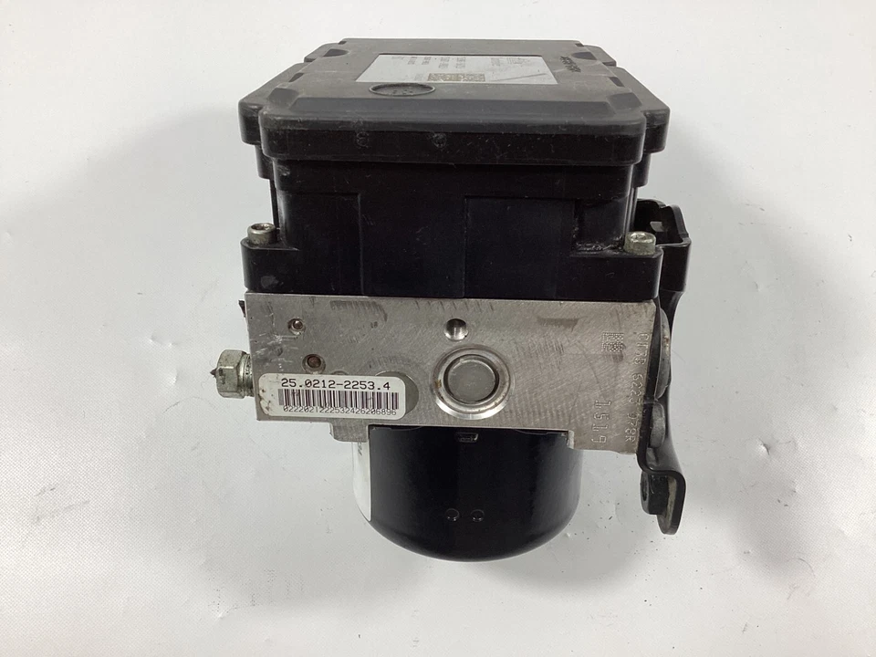 Conjunto de módulo de control de bomba de freno antibloqueo ABS Honda Odyssey 2014-2017 OEM. Foto 3 de 4
