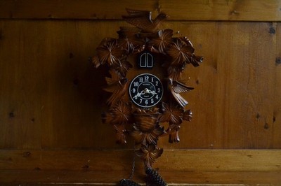 Vintage Kaiser Quartz Maple Leaf Cuckoo Clock Pristine Working
