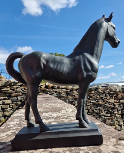 Vintage Standing Horse Statue, Bronze Effect Cold Cast, Raised Leg, Plinth (photo 9)
