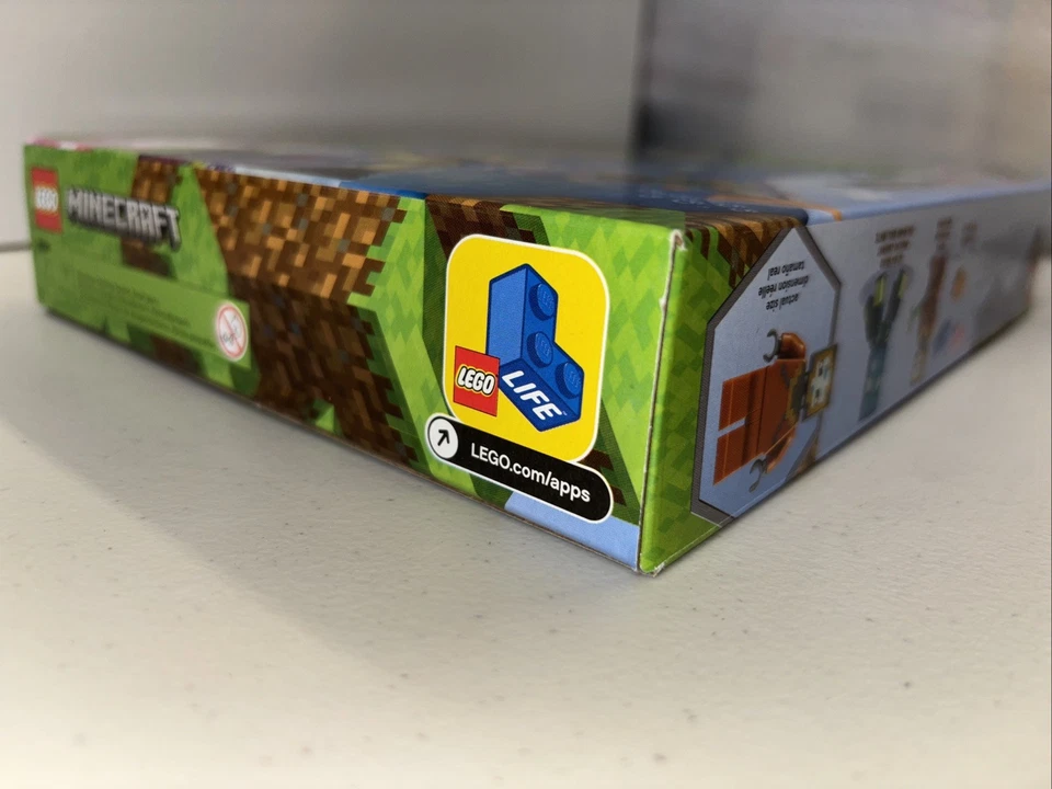 LEGO Minecraft: The Guardian Battle 21180 - Image 3 of 4