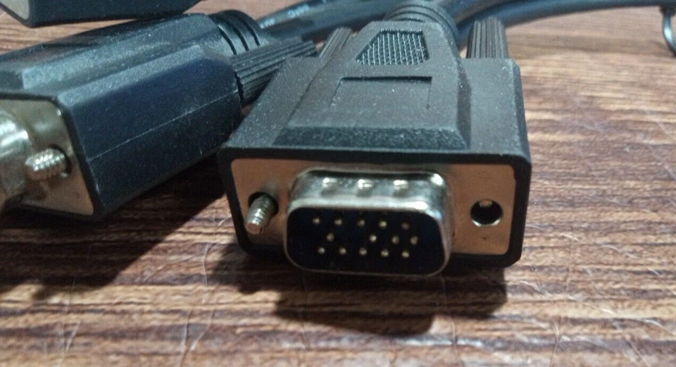 VGA Splitter Cable 1Ft 1 Male to 2 Female VGA Monitor Adapter Y Cable Set Of 3 - Image 3 of 4