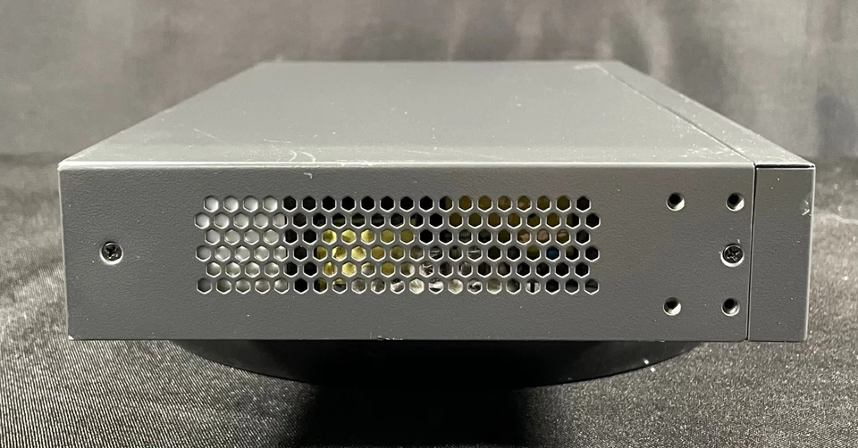 Tp-Link  T2500G-10MPS  JetStream 8-Port Gigabit Smart POE+ Switch w/2 SFP Slots - Image 4 of 4