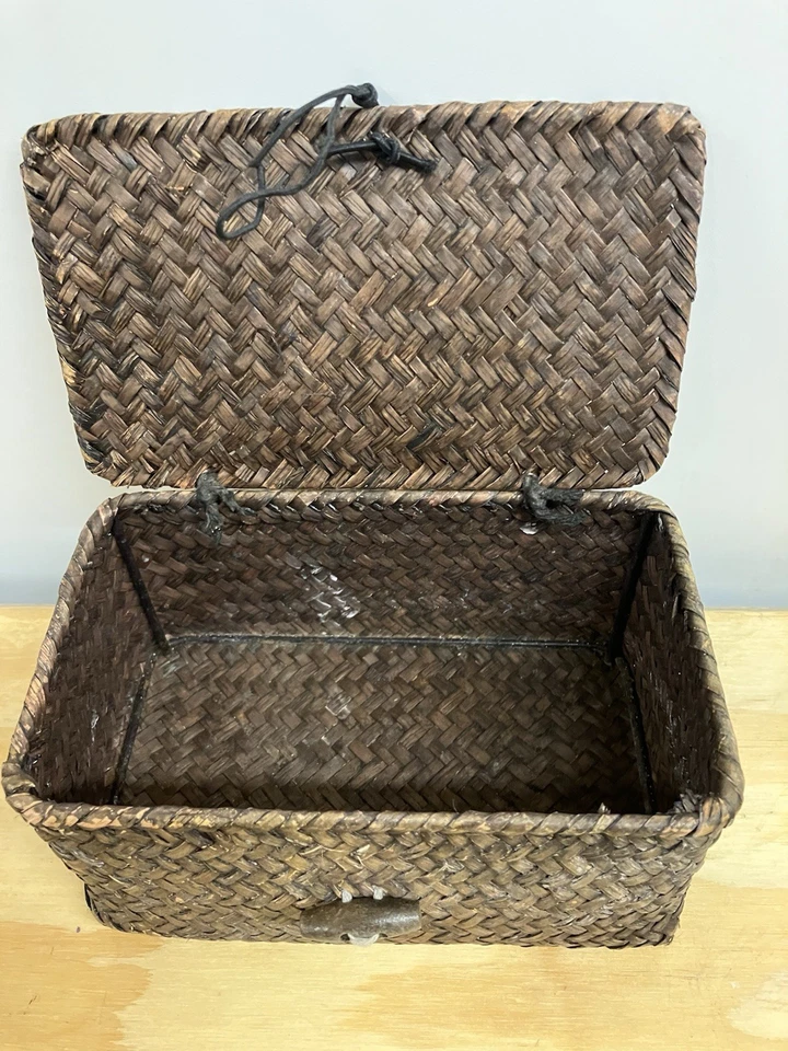 Vintage Brown Seagrass Wicker Woven 7” Storage Basket With hinged Lid & toggle - Image 2 of 4