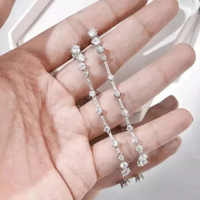 Pendientes colgantes largos de diamantes de corte redondo de 2 quilates enchapados en oro blanco de 14 quilates