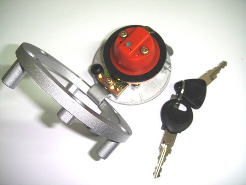 TAPPO SERBATOIO CARBURANTE M9104 APRILIA 650 Pegaso 2001 2002 2003 2004 IE - Foto 3 di 4