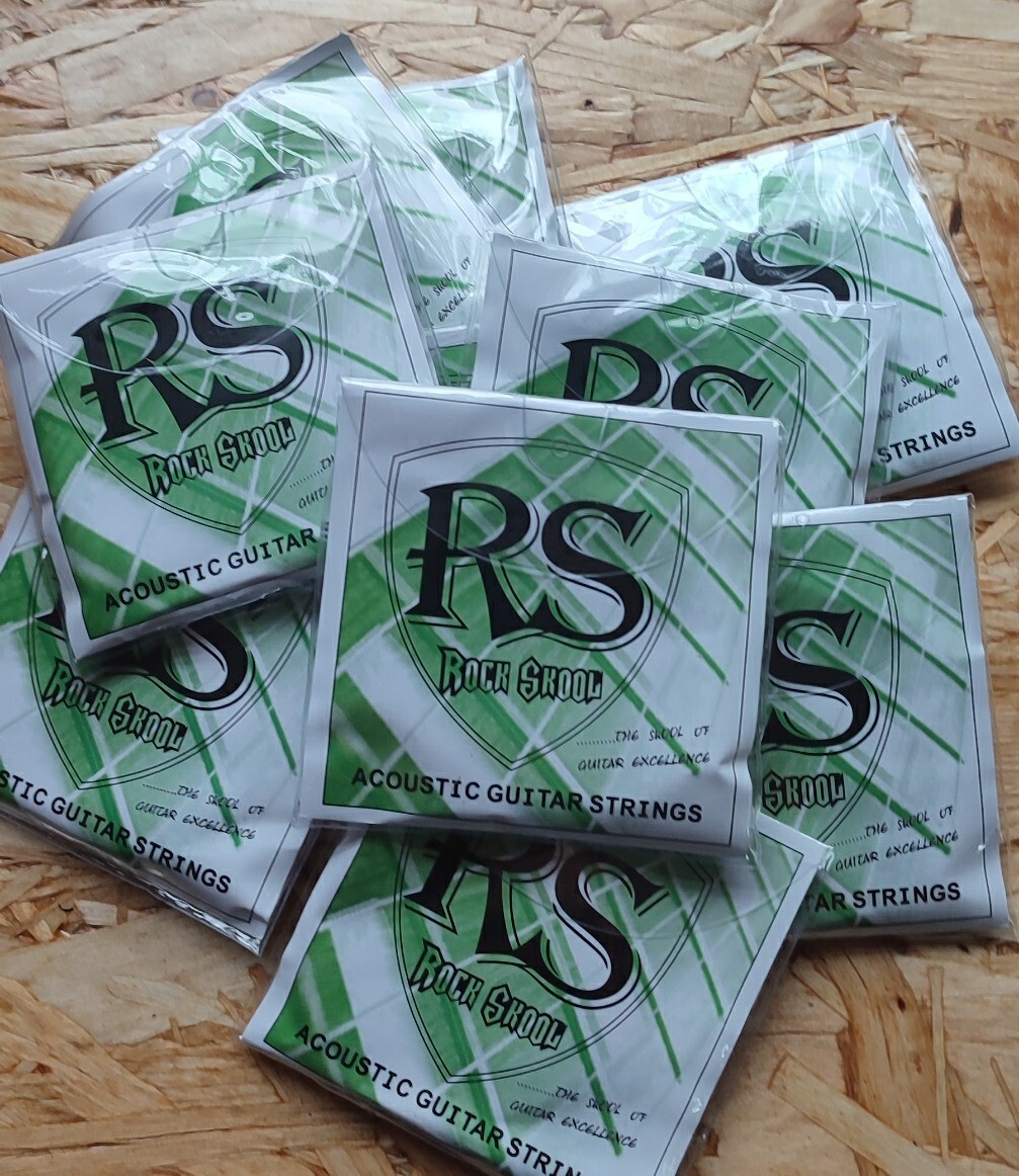 GENUINE SET 6 STRING RockSkool ACOUSTIC GUITAR STRINGS BONUS FREE PLECTRUM PICKS
